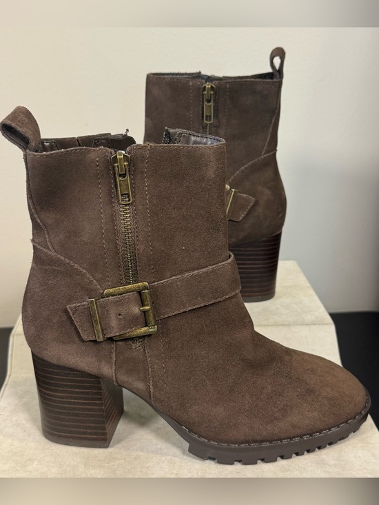 Blondo Shoes - Blondo Brown Suede Buckle Block-Heel Booties, size 6, NWOT